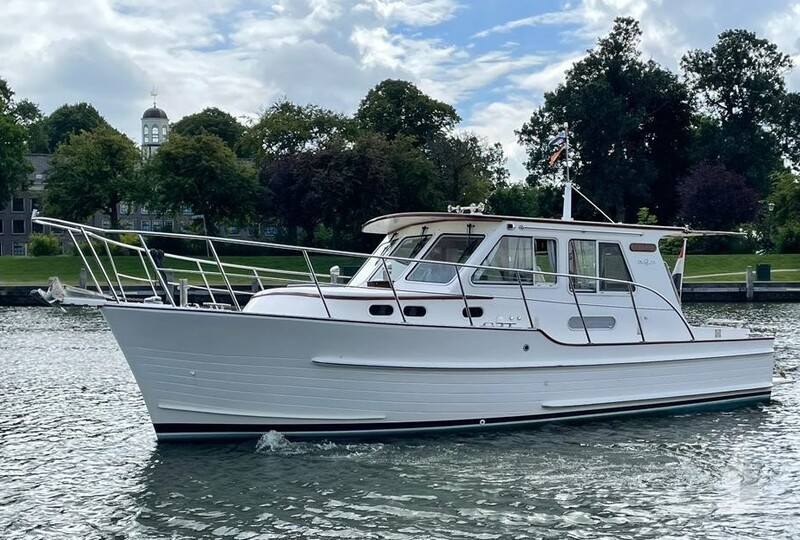 Halvorsen 32 Gourmet Cruiser Laura D