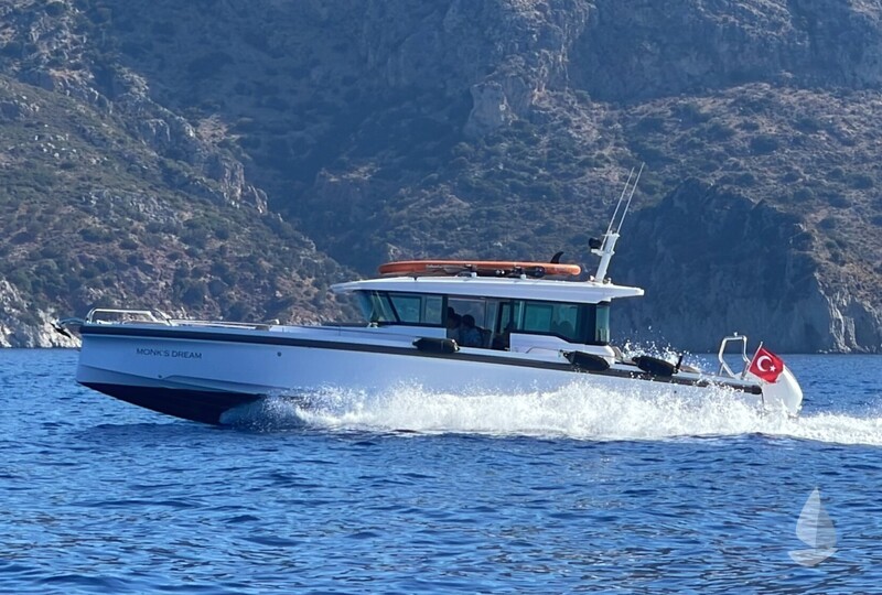 Axopar 37 XC Cross Cabin Monk's Dream